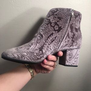 VELVET BOOTIES